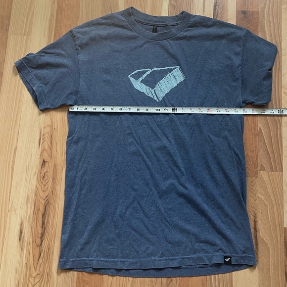 IS Design T-Shirt-Rare - Picture 8 of 9